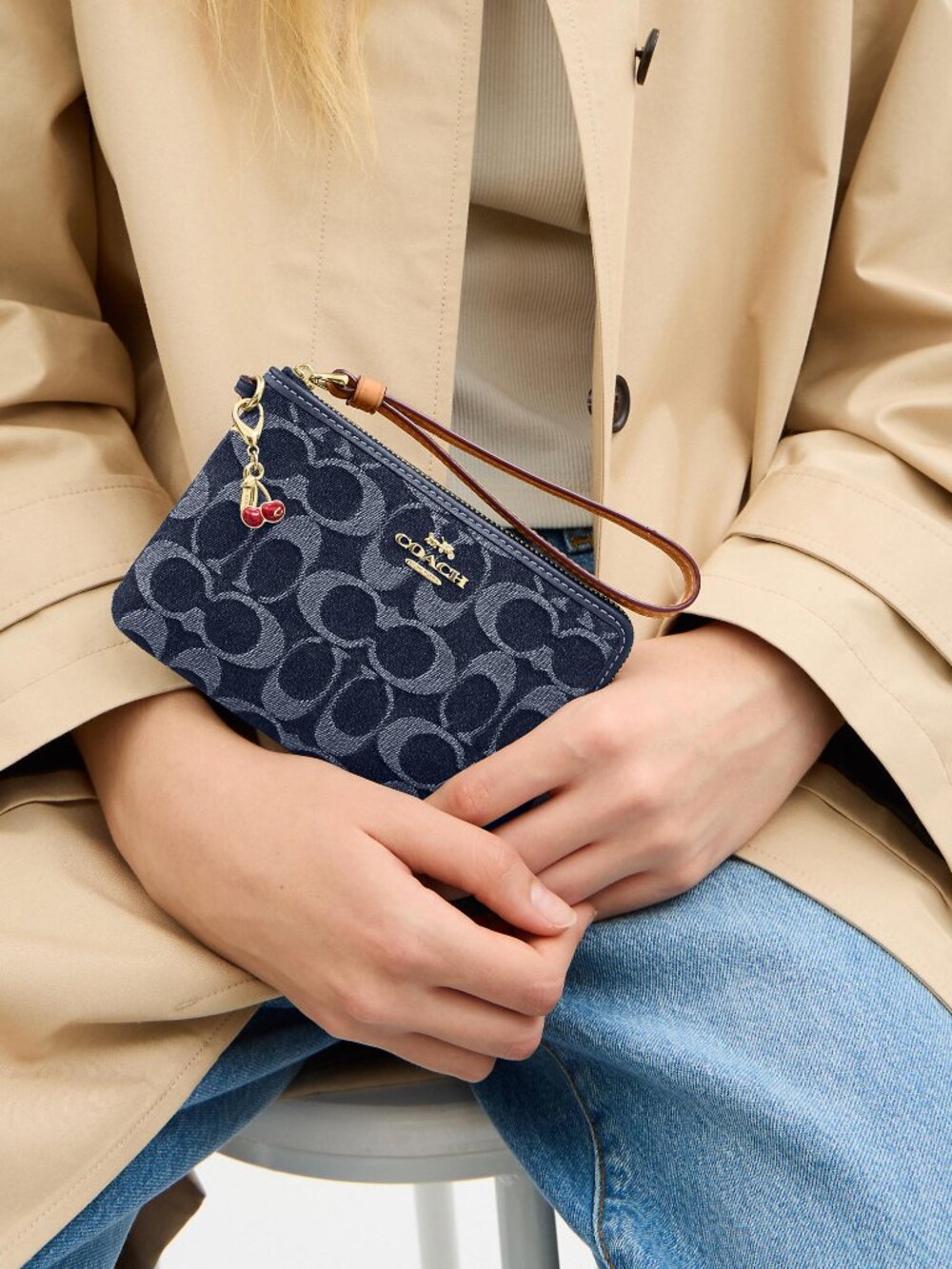 Coach Outlet Corner Zip Wristlet In Signature Denim, Never Opened - Picture 3 of 5